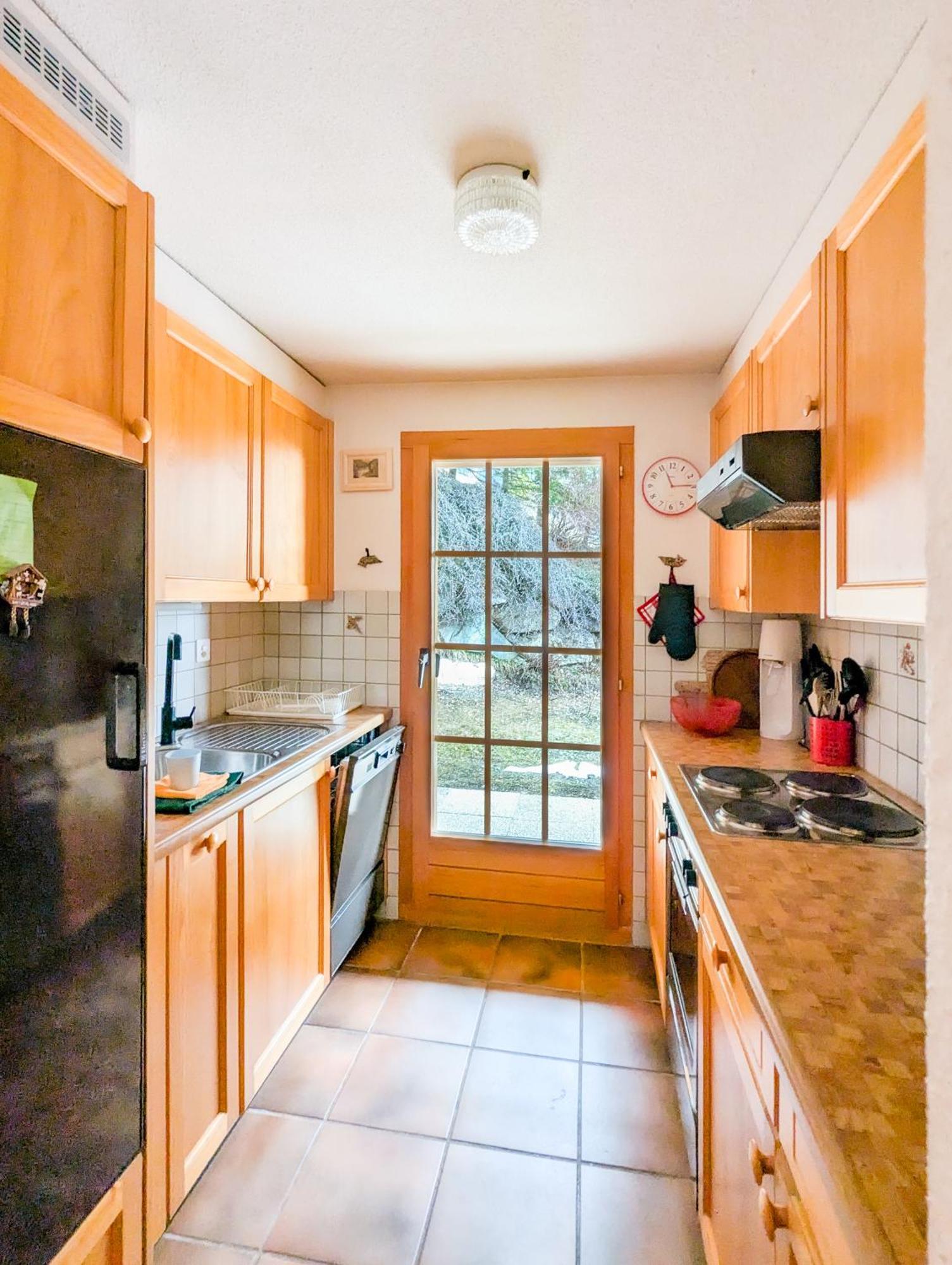 Centered Ski/swim Ap. W/ Private Yard & Fireplace *