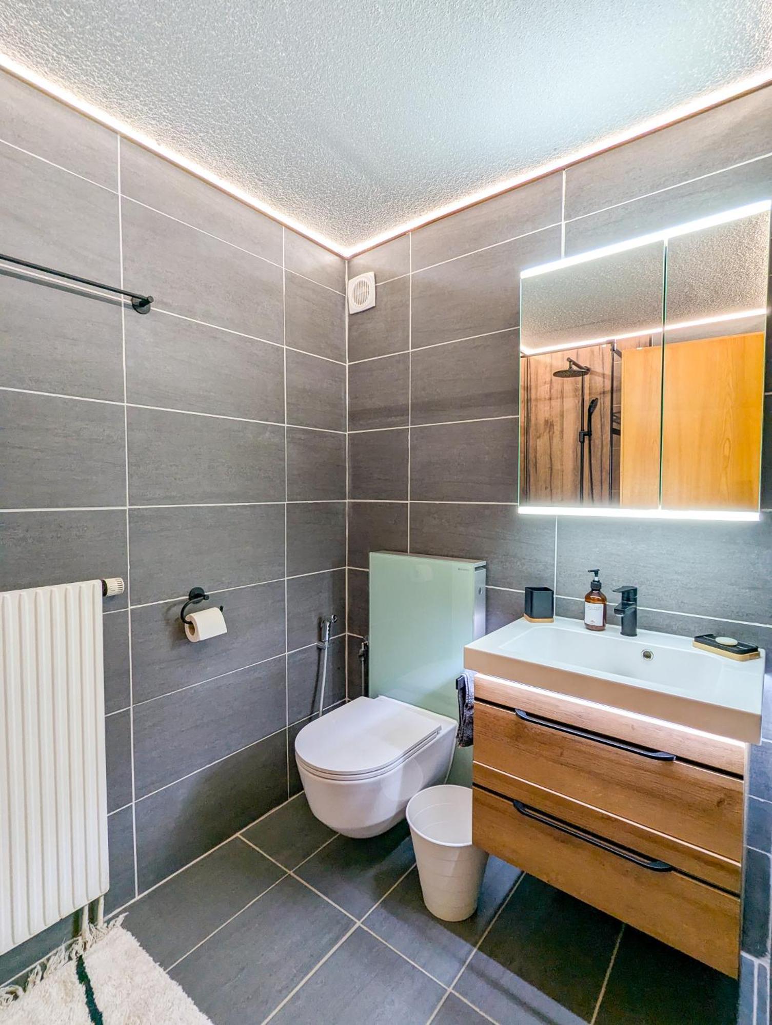 Centered Ski/swim Ap. W/ Private Yard & Fireplace * Anzère