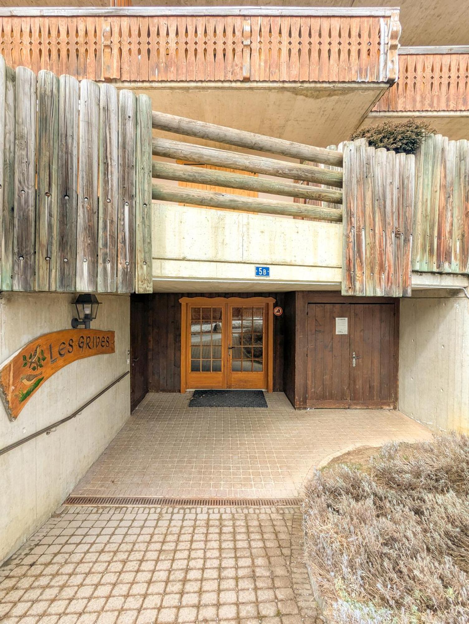 Centered Ski/swim Ap. W/ Private Yard & Fireplace
