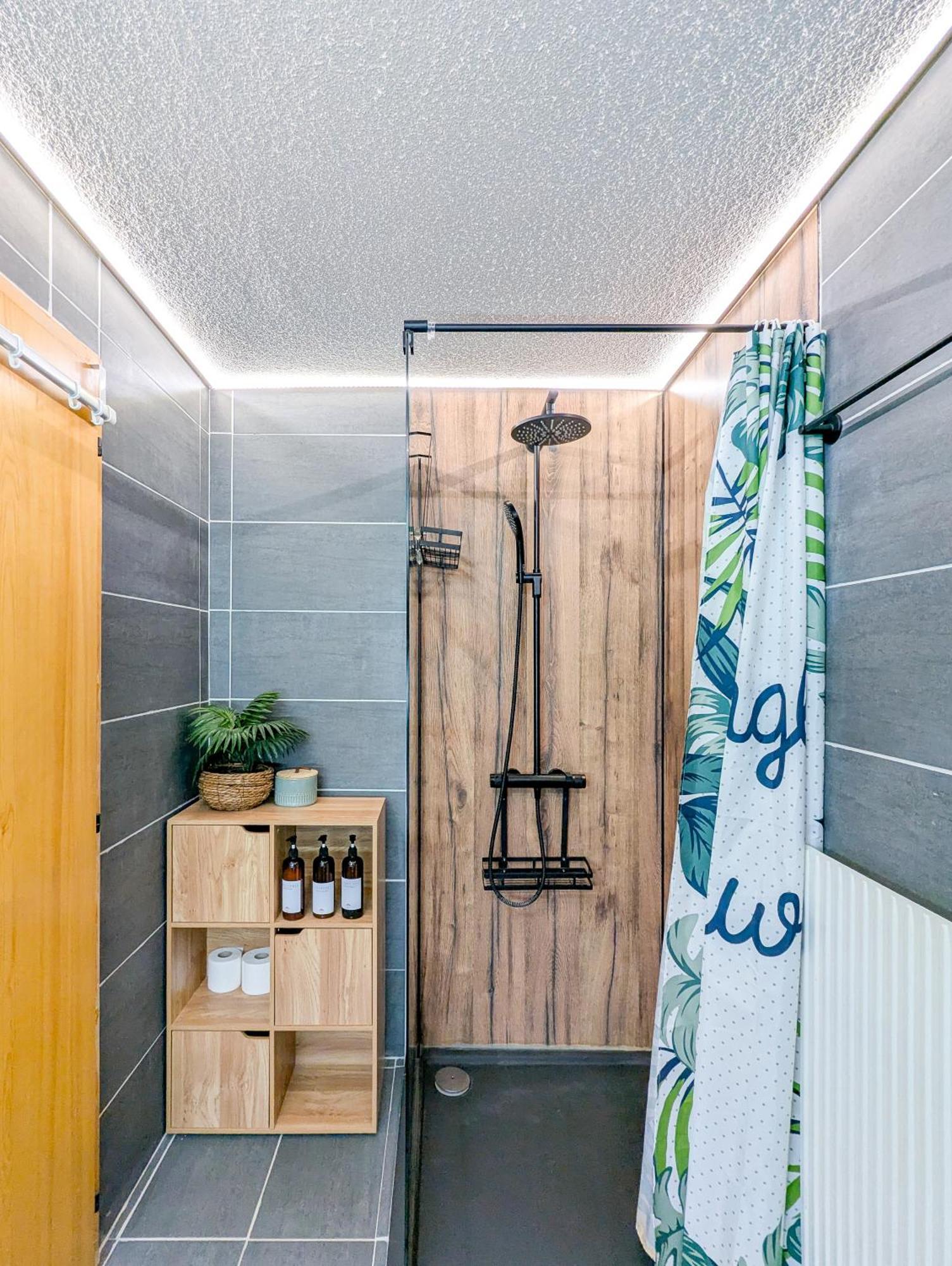 Centered Ski/swim Ap. W/ Private Yard & Fireplace Apartamento